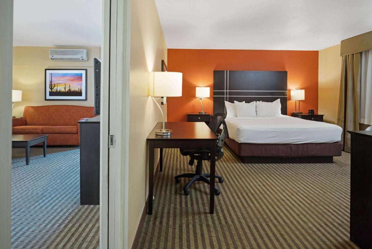 La Quinta By Wyndham Tucson - Reid Park Hotel Exterior photo