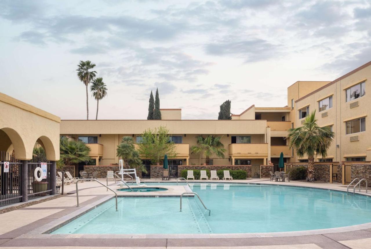 La Quinta By Wyndham Tucson - Reid Park Hotel Exterior photo